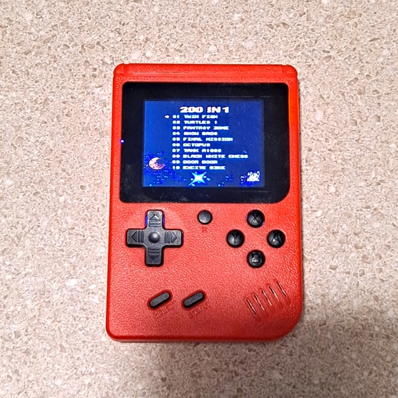 Portable game console - Picture 3 of 3